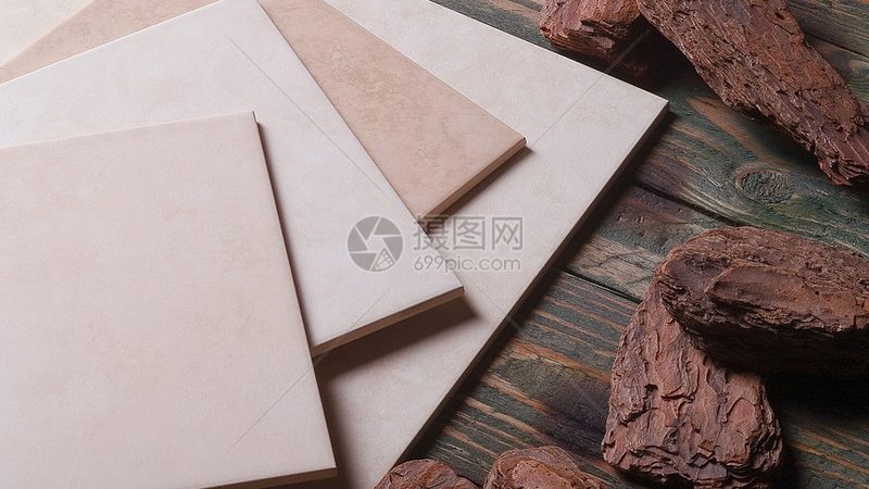 在选择瓷砖背胶时，应关注以下指标：